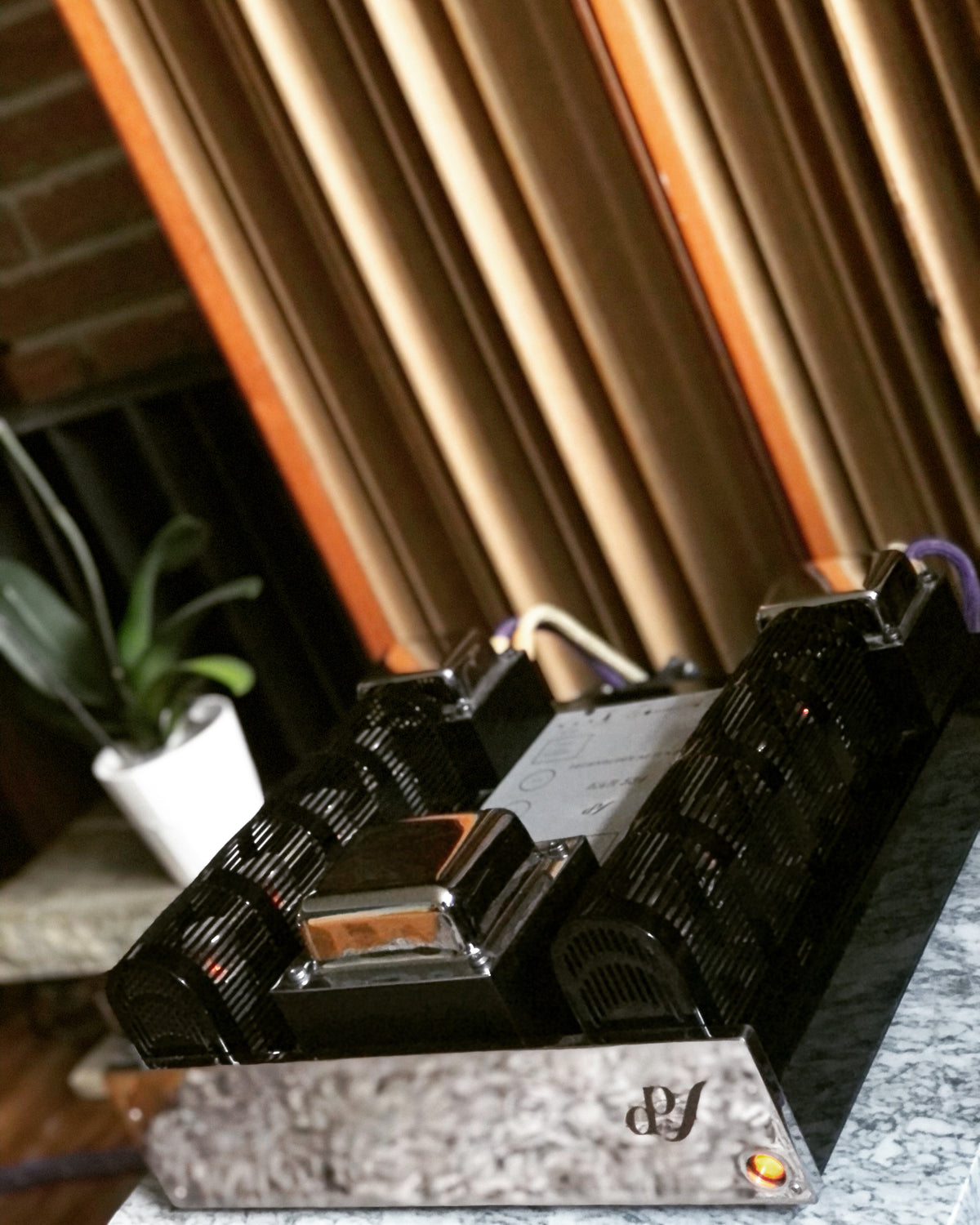 EAR Yoshino 534 power amplifier, distributor product photograph