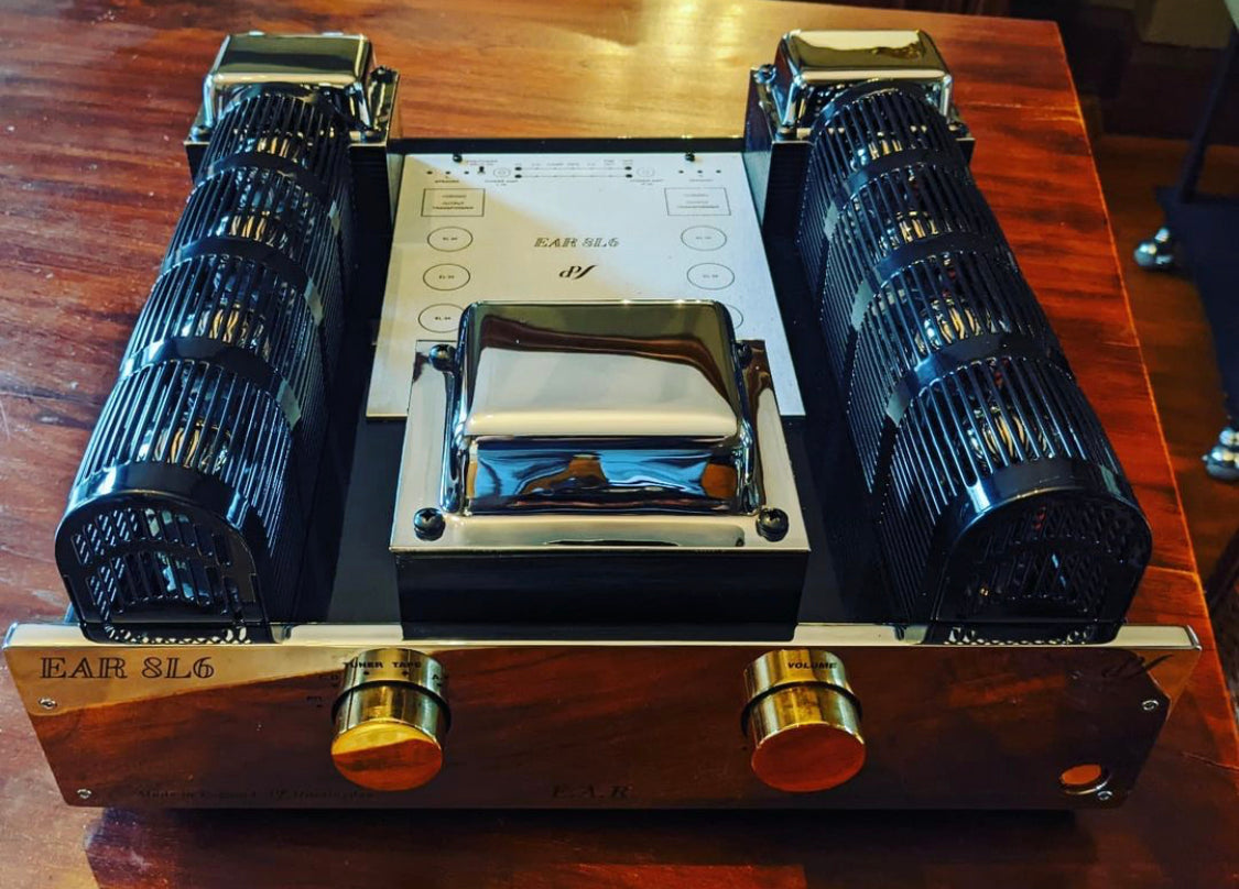EAR Yoshino 8L6 integrated amplifier