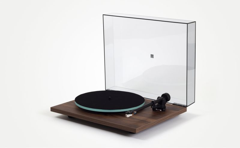 Rega Planar 2 with Nd3 cartridge in Walnut effect, official product view