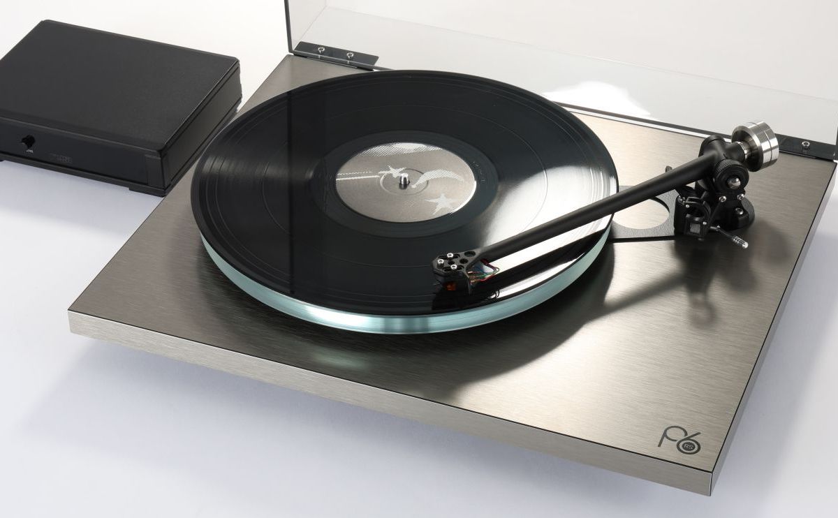 Rega Planar 6 RS Edition turntable with Neo MK2 power supply