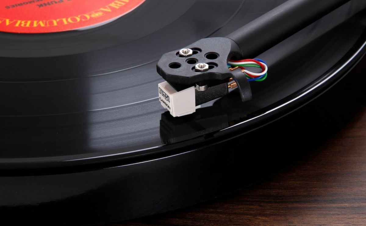 Rega Planar 1 turntable in Walnut