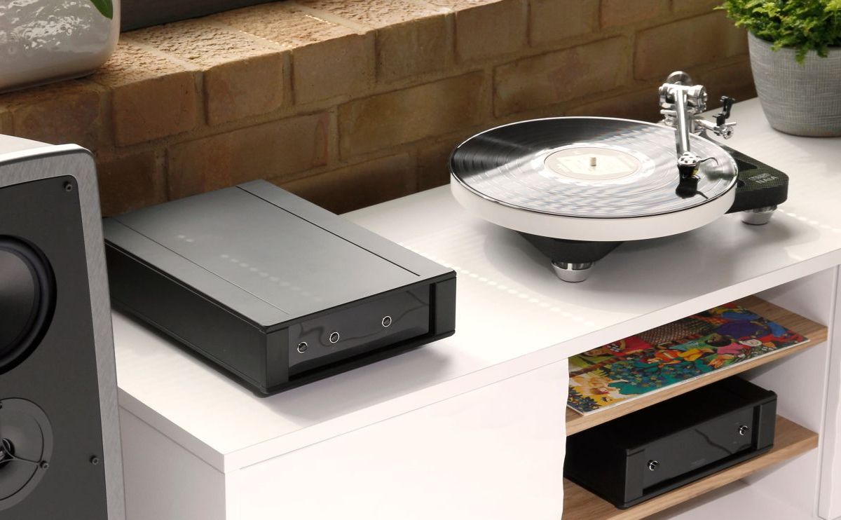 Rega Naia reference turntable in a listening setting
