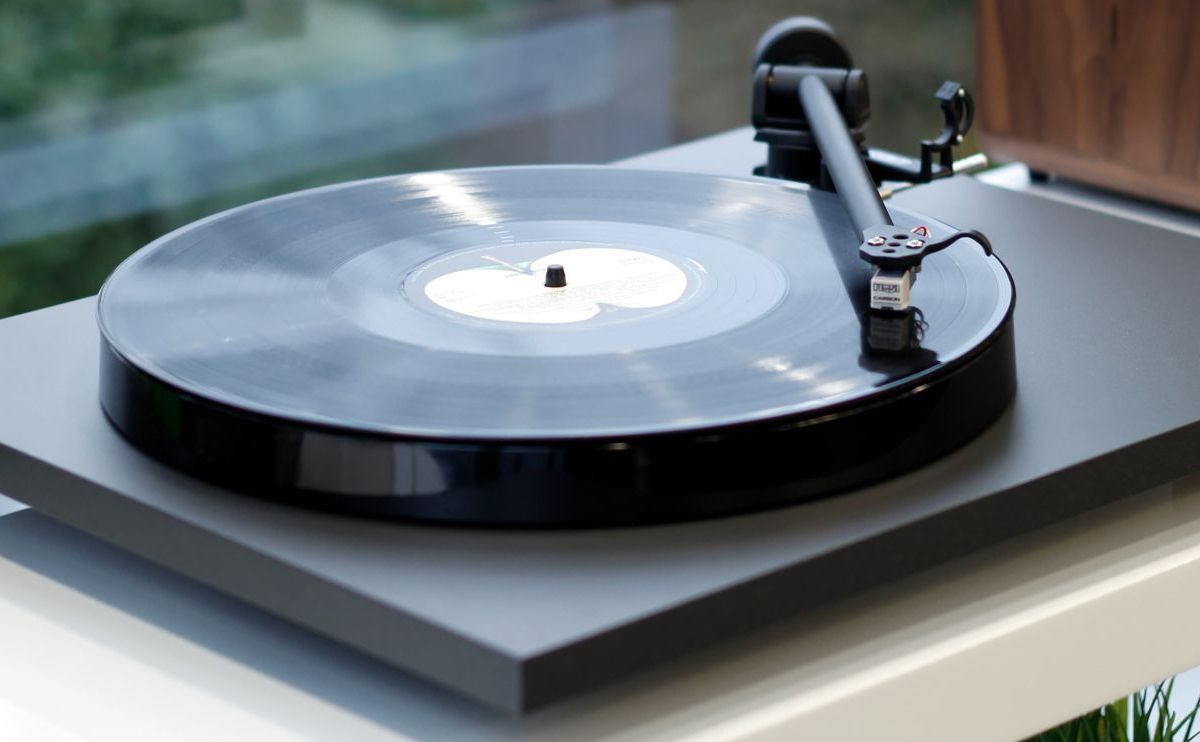 Rega Planar 1 turntable in Matt Black included in the Fono Mini A2D package
