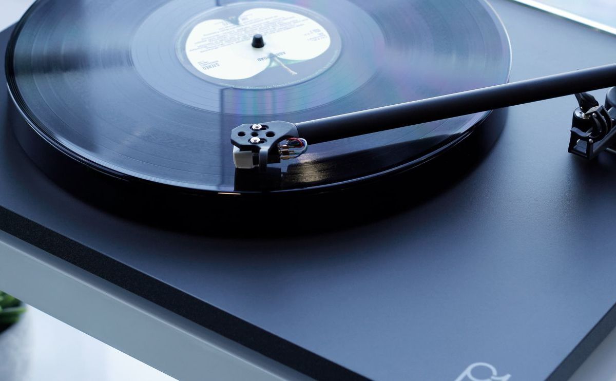 Rega Planar 1 turntable in Matt White