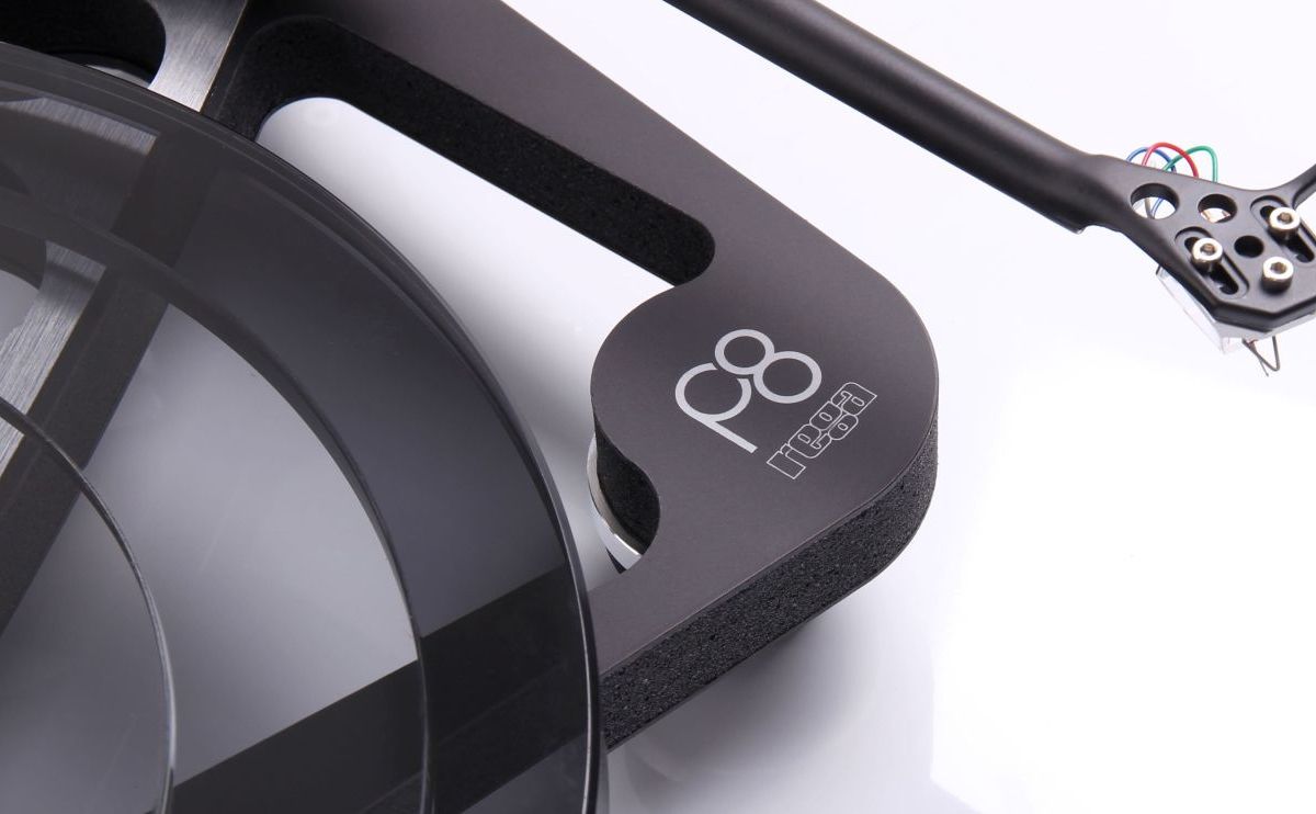 Rega Planar 8 turntable in Black