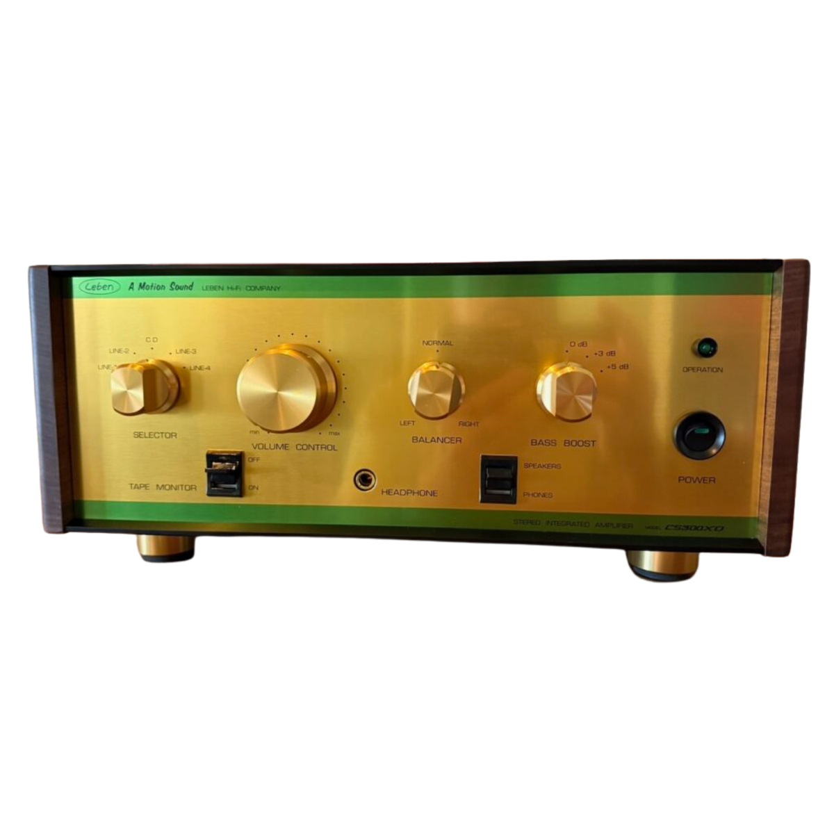 Leben CS-300XO integrated amplifier, three-quarter front view